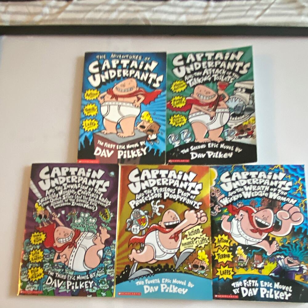 Scholastic Captain Underpants 5-Book Lot by Dav Pilkey (English)